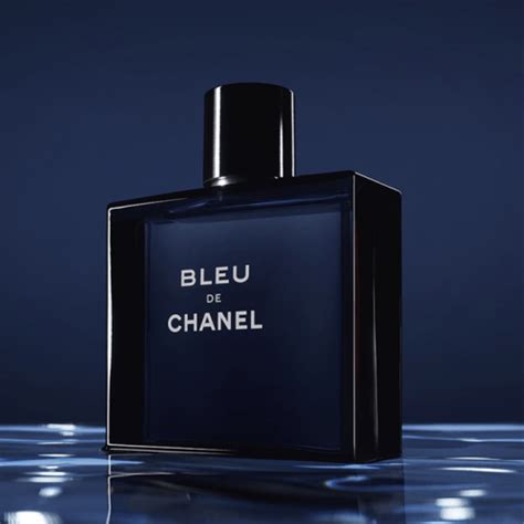 what does bleu de chanel smell like